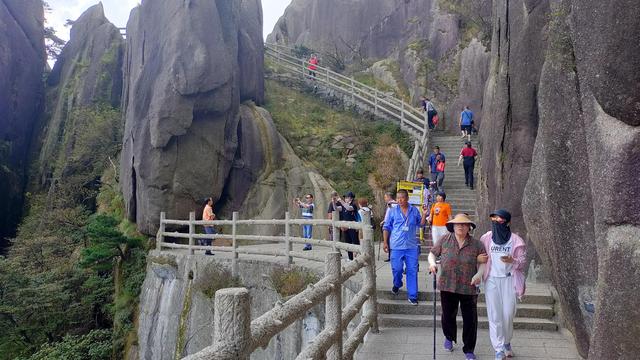 从合肥坐汽车直达黄山风景区南门汤口镇