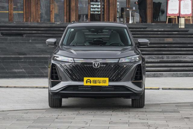 同为12万级国产SUV，第三代荣威RX5和长安CS75 PLUS该如何选？