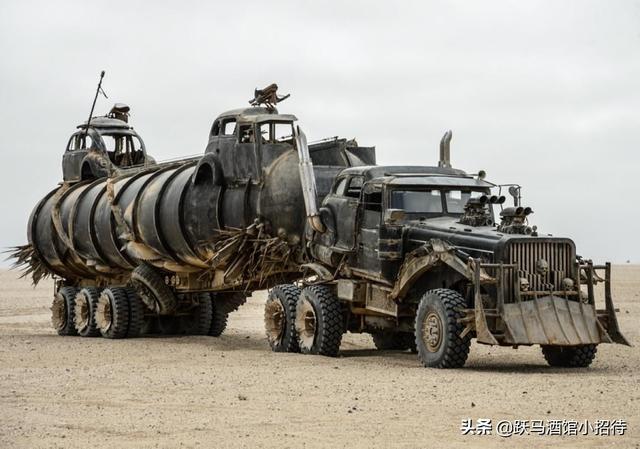 《疯狂的麦克斯》当中的经典废土载具：战争卡车