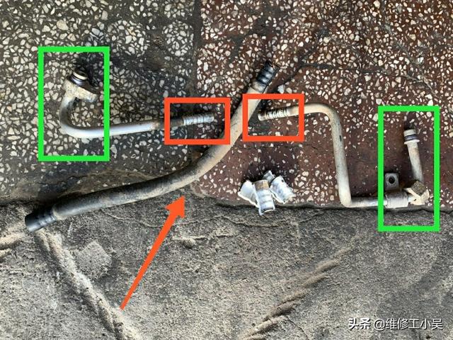 汽车空调管道漏制冷剂，师傅修理好旧管道，而不是直接换新管道