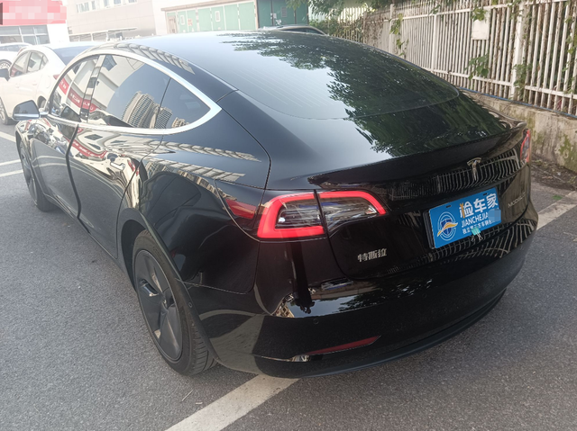 花17.8万高价买辆20款特斯拉Model 3，电池衰减严重，该不该退车？