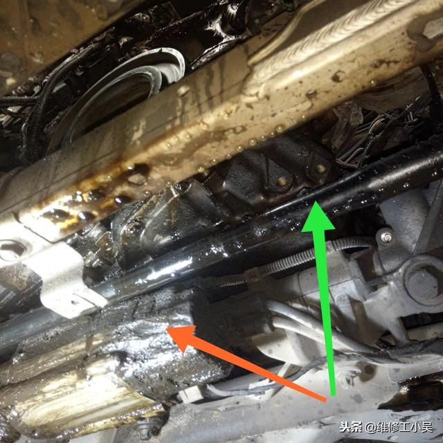 12万公里的宝马7系发动机渗漏机油，厚厚的黑色油泥让车主担忧！