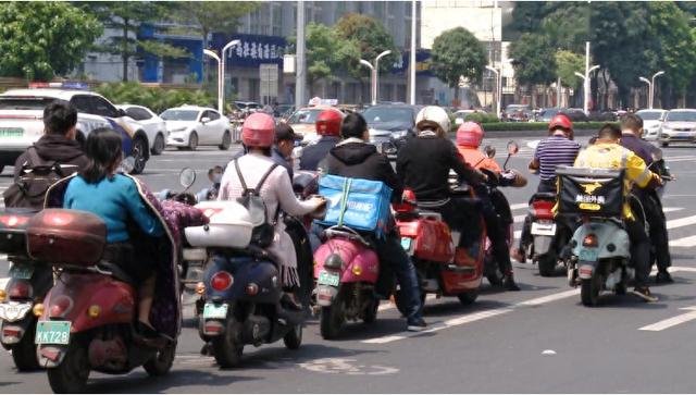 电动车、三轮车、四轮车需要上牌、持证，费用一次说清，贵不贵？