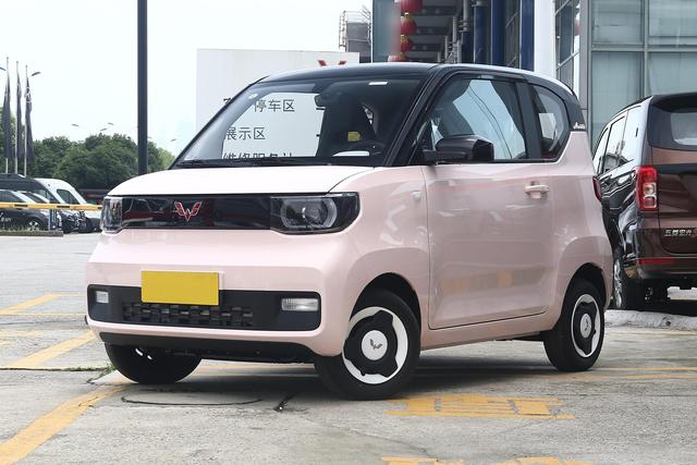 上班代步的神器，仅2.88万起，耐用还不烧油，实拍五菱宏光MINI EV