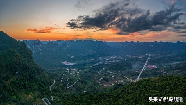 最美自驾线路，房车露营，看山玩水感受喀斯特的震撼地貌