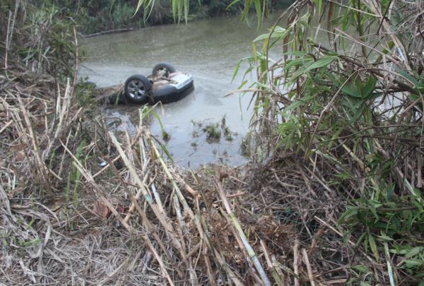 越野车落水，4人死亡