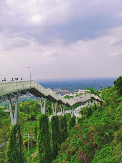 坐上公交去景区，出发