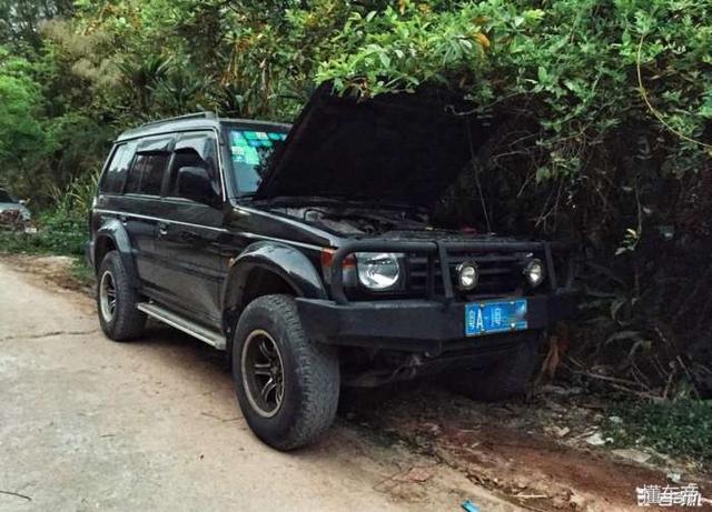 曾经驻港部队的越野神车 三菱永恒的经典 比普拉多拉风多了！