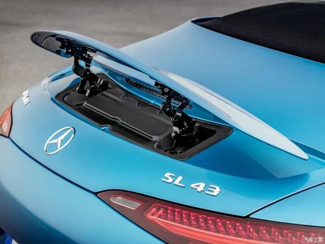 ​AMG SL 43：车标比碗大！拉风赛“牛马”？2.0T却有超380马力