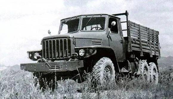 沧桑与荣光并存——EQ240中型越野军用卡车