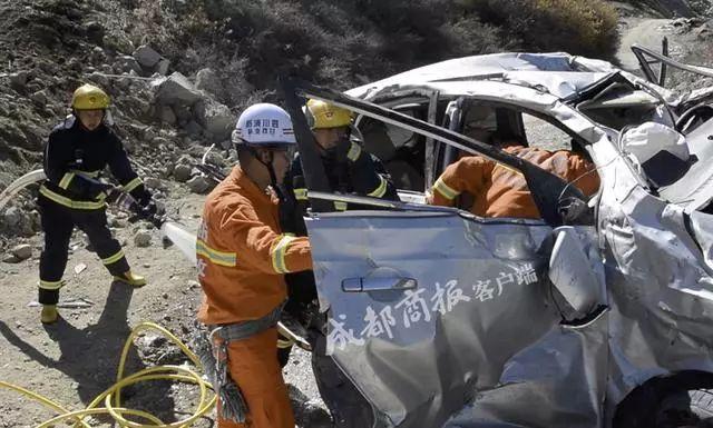 悲剧！广西一桂林牌照商务车在康定不幸坠崖！三死一伤！