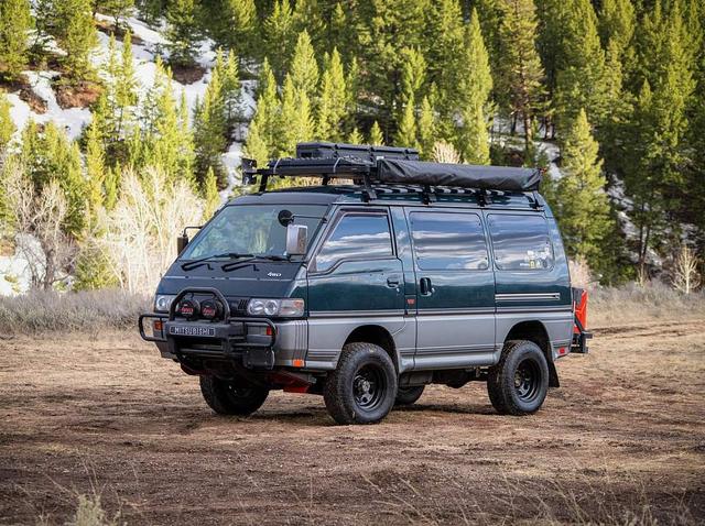 越野“钢炮”露营车！三菱Delica Starwagon L300的极致改装之旅