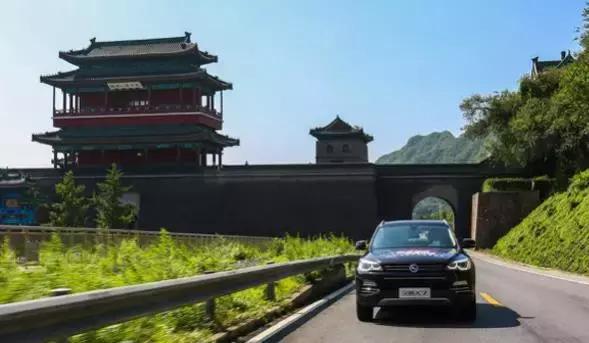 作为汉腾首款SUV，X7道路试驾沿着长城沿线走，弯道、上坡表现优异，10万级别值得入手