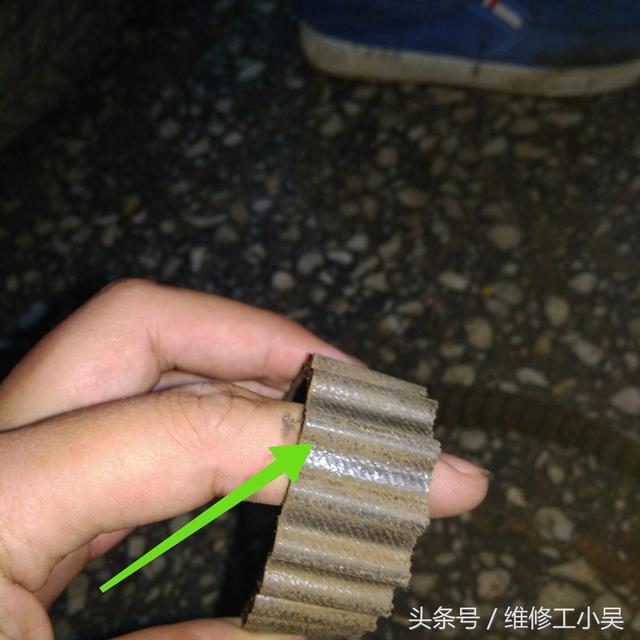 15万公里的起亚维修，发动机一次就换掉了4条皮带和2个皮带轮！