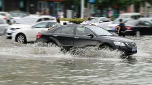 暴雨后汽车(暴雨过后，汽车保养最应该做的几件事)