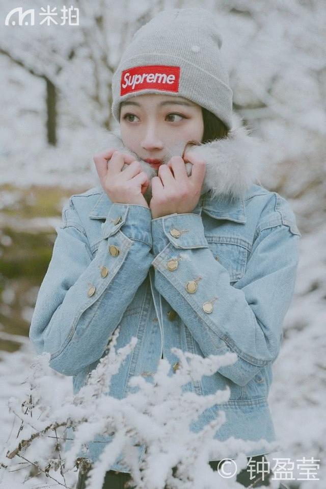 超漂亮女模特雪地里拍写真，美的就像天上的仙子