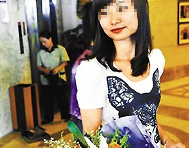 2011年，四川16岁小伙绝望下欲跳桥，19岁少女献上一吻成功救人