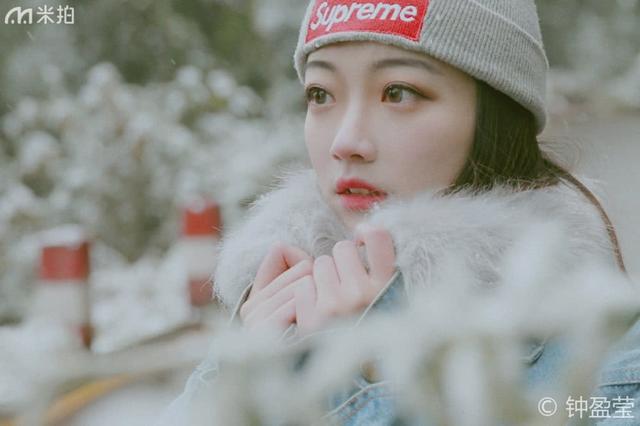 超漂亮女模特雪地里拍写真，美的就像天上的仙子