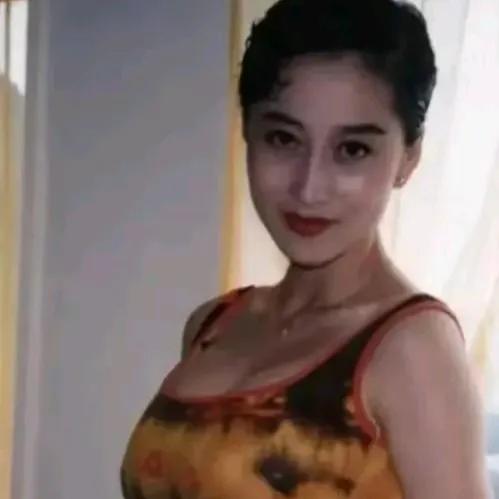 因美貌被克林顿接见！这位中国美妇，惊艳时光28年，却拒绝爱情