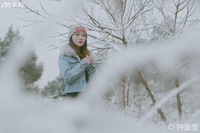 超漂亮女模特雪地里拍写真，美的就像天上的仙子