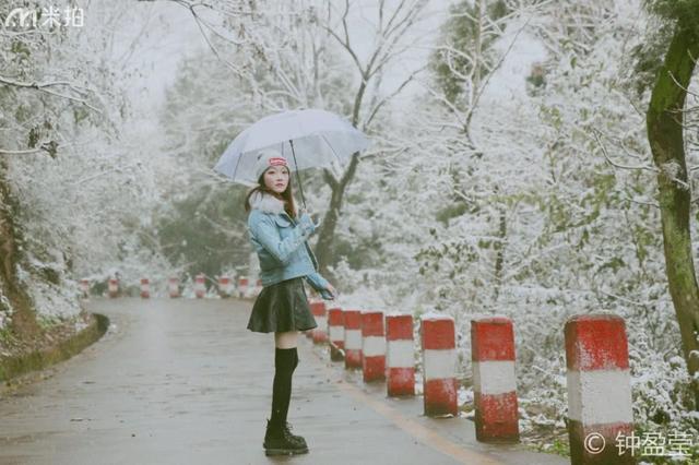 超漂亮女模特雪地里拍写真，美的就像天上的仙子