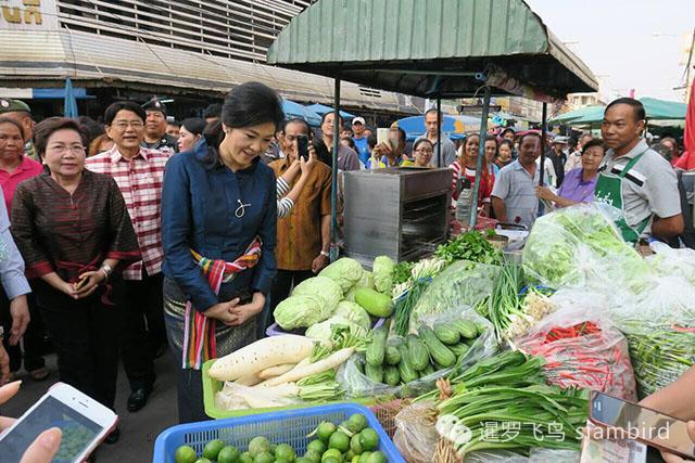 泰国第一美女总理英拉拜佛逛早市 最新高清靓照30张