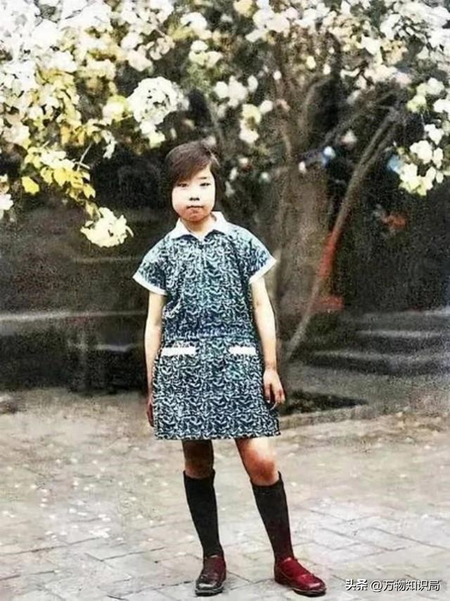 1948年，刘少奇和王光美结婚照，那年她27岁，妥妥一个大美女