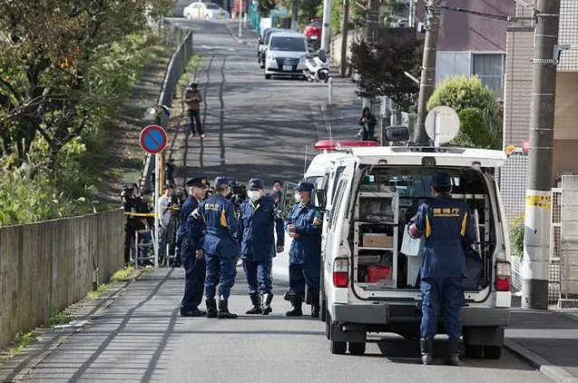 1989年日本女高中生被囚禁，40天遭多人轮流侵犯，死后被封水泥罐