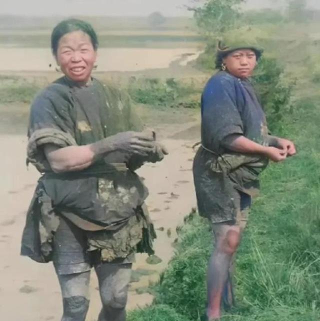 罕见老照片：卑鄙龌龊的日军强暴女子，妇女喂奶被孩子撕扯衣服