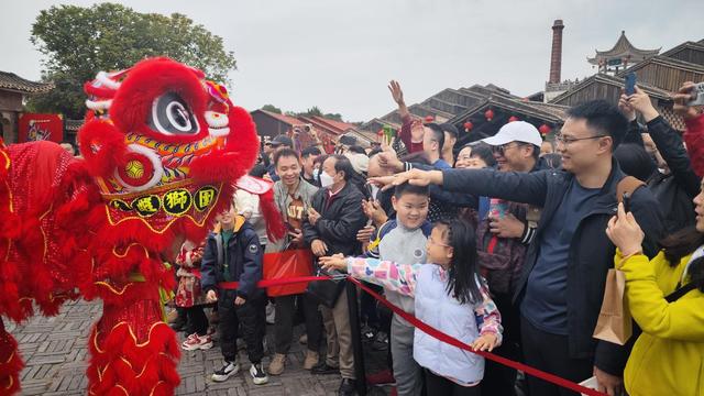 一天接待超万人次！外地游客涌入南风古灶感受地道岭南年味