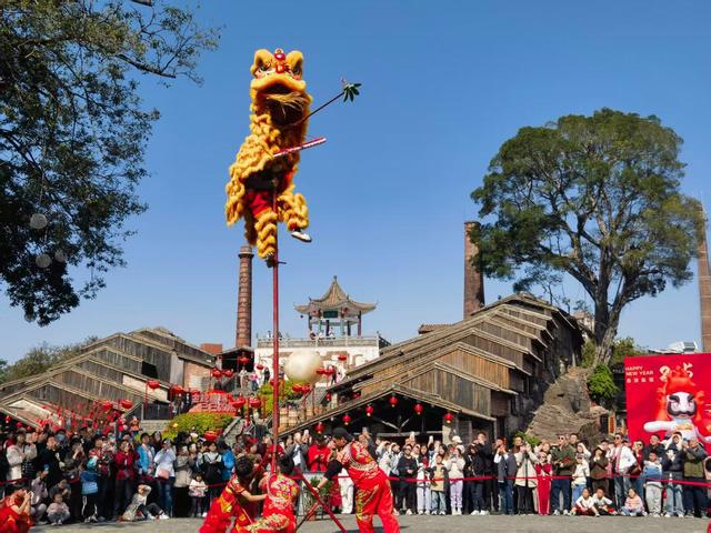 一天接待超万人次！外地游客涌入南风古灶感受地道岭南年味