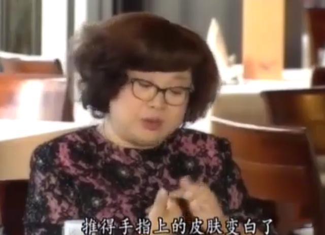 同样是郑少秋的女儿，沈殿霞和官晶华的女儿一对比，差距就出来了