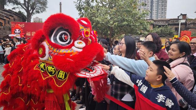 一天接待超万人次！外地游客涌入南风古灶感受地道岭南年味