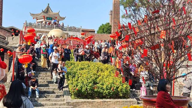 一天接待超万人次！外地游客涌入南风古灶感受地道岭南年味