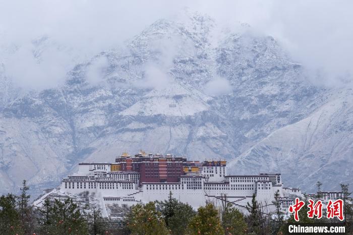 西藏布达拉宫景区暂停对外开放