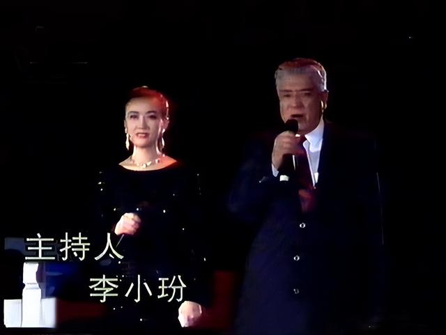 央视春晚主持人李小玢：红极一时的她两婚两离，儿子支持她找老伴